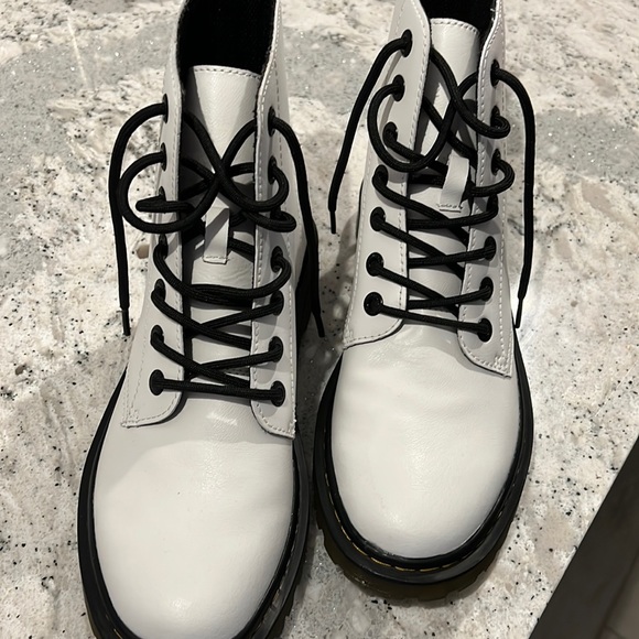 Shoes - New trendy shoes